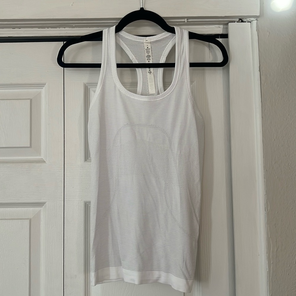 Lululemon workout tank top never worn
